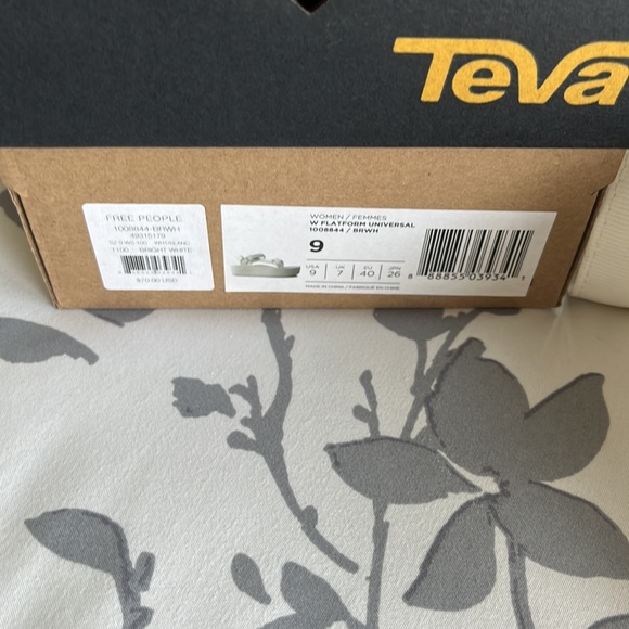 Teva Flatform Universal Sandal - Picture 8 of 9